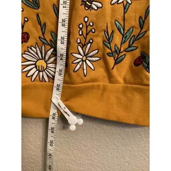 Our Universe Disney Winnie the Pooh Wildflower Crewneck - BoxLunch Exclusive M - Picture 6 of 6